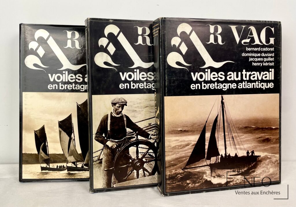 Trois volumes Ar Vag avec jaquettes illustrées noires