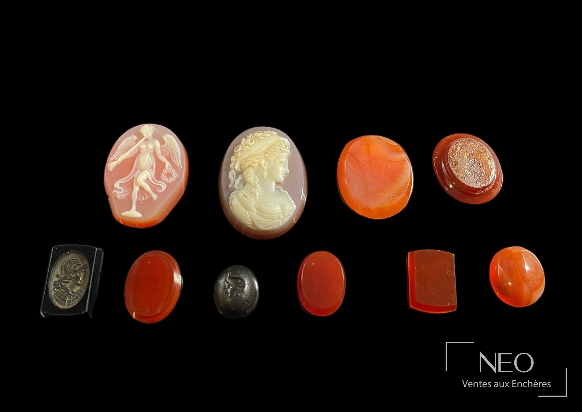 Ensemble de camées sur agate, cornalines, intailles sur onyx et obsidienne