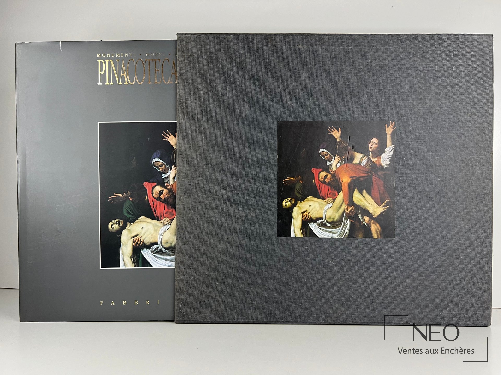 Couverture et coffret illustré de Pinacoteca vaticana de Roberto Caravaggi