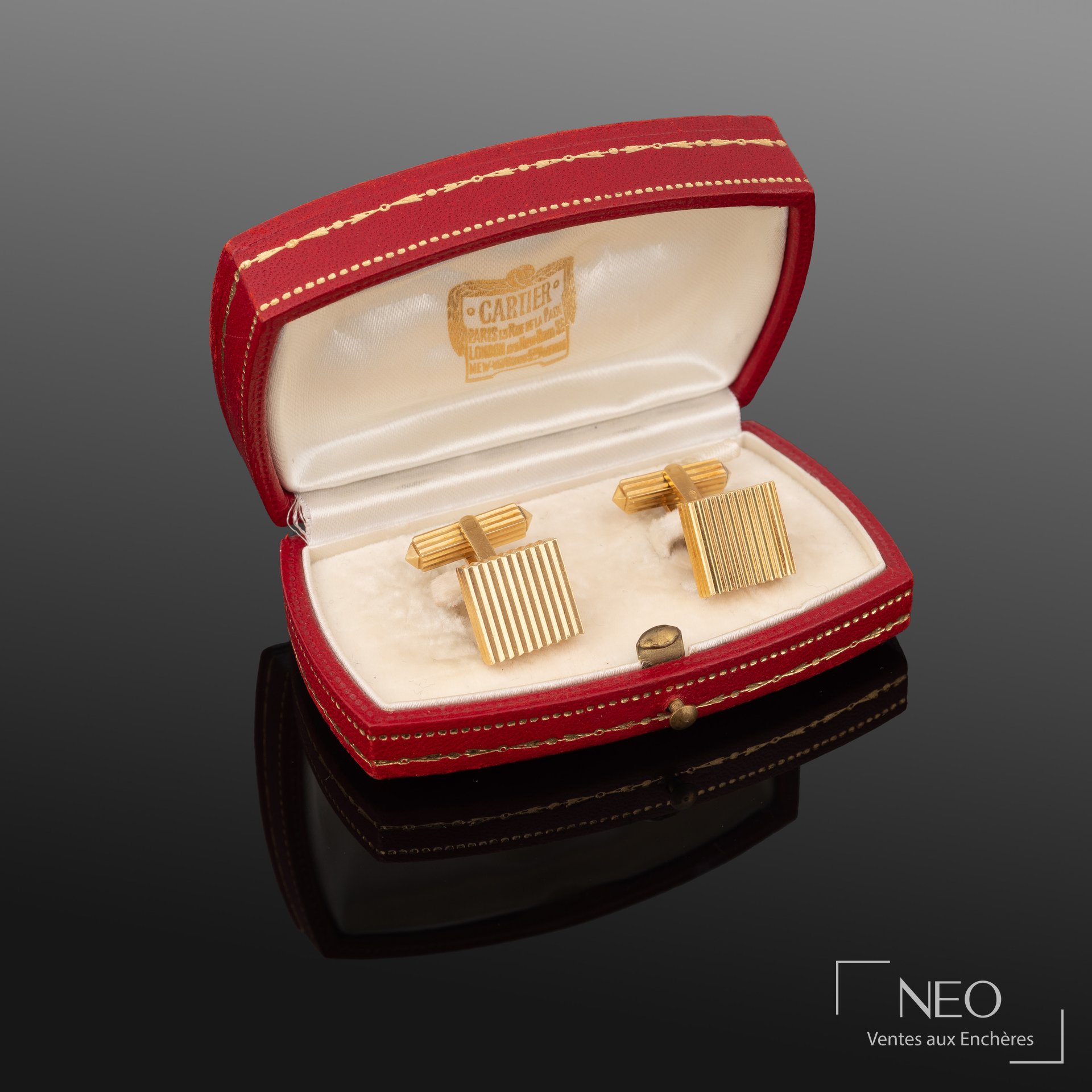 Cartier paire de boutons de manchettes en or jaune 18K