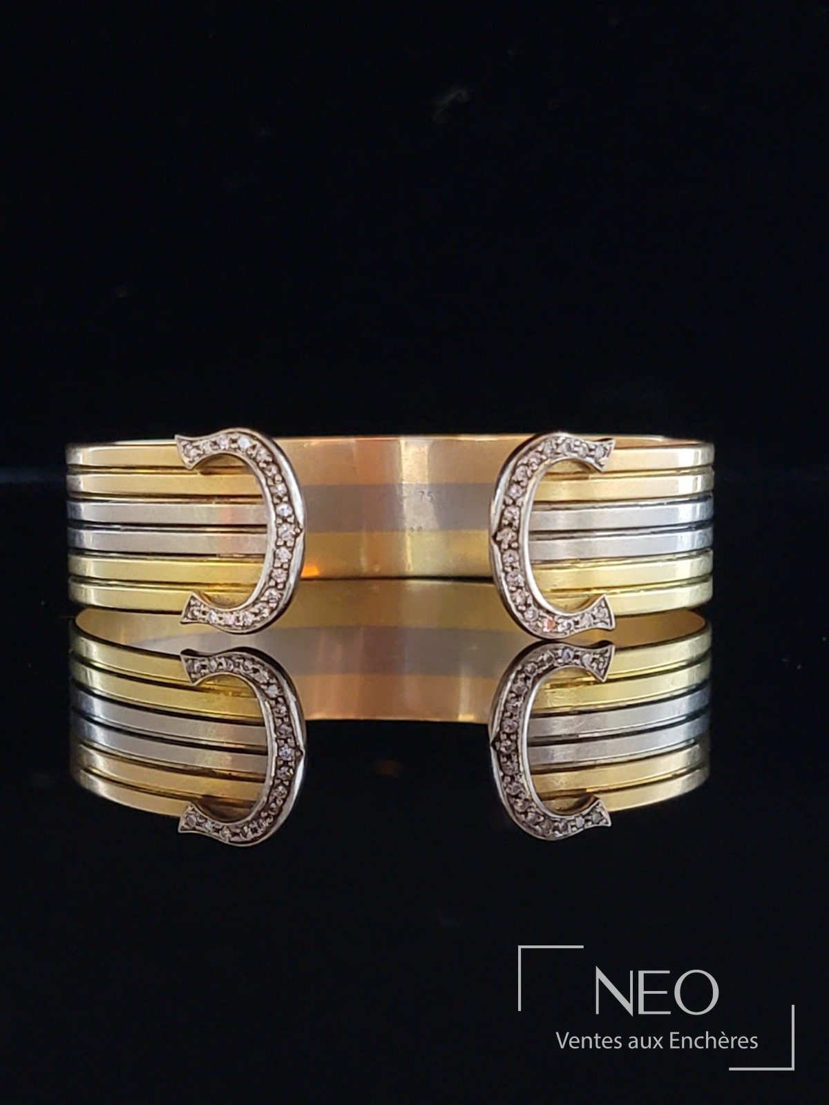 Cartier bracelet jonc modèle double C en ors 18 carats et diamants