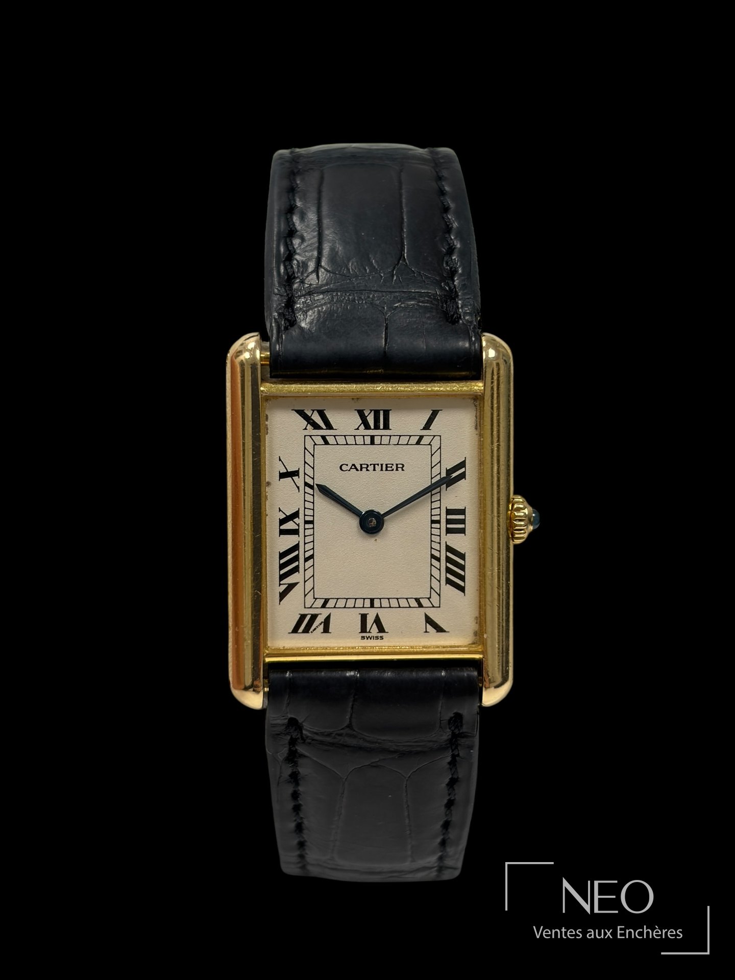Montre Cartier Tank en or jaune avec bracelet en cuir noir