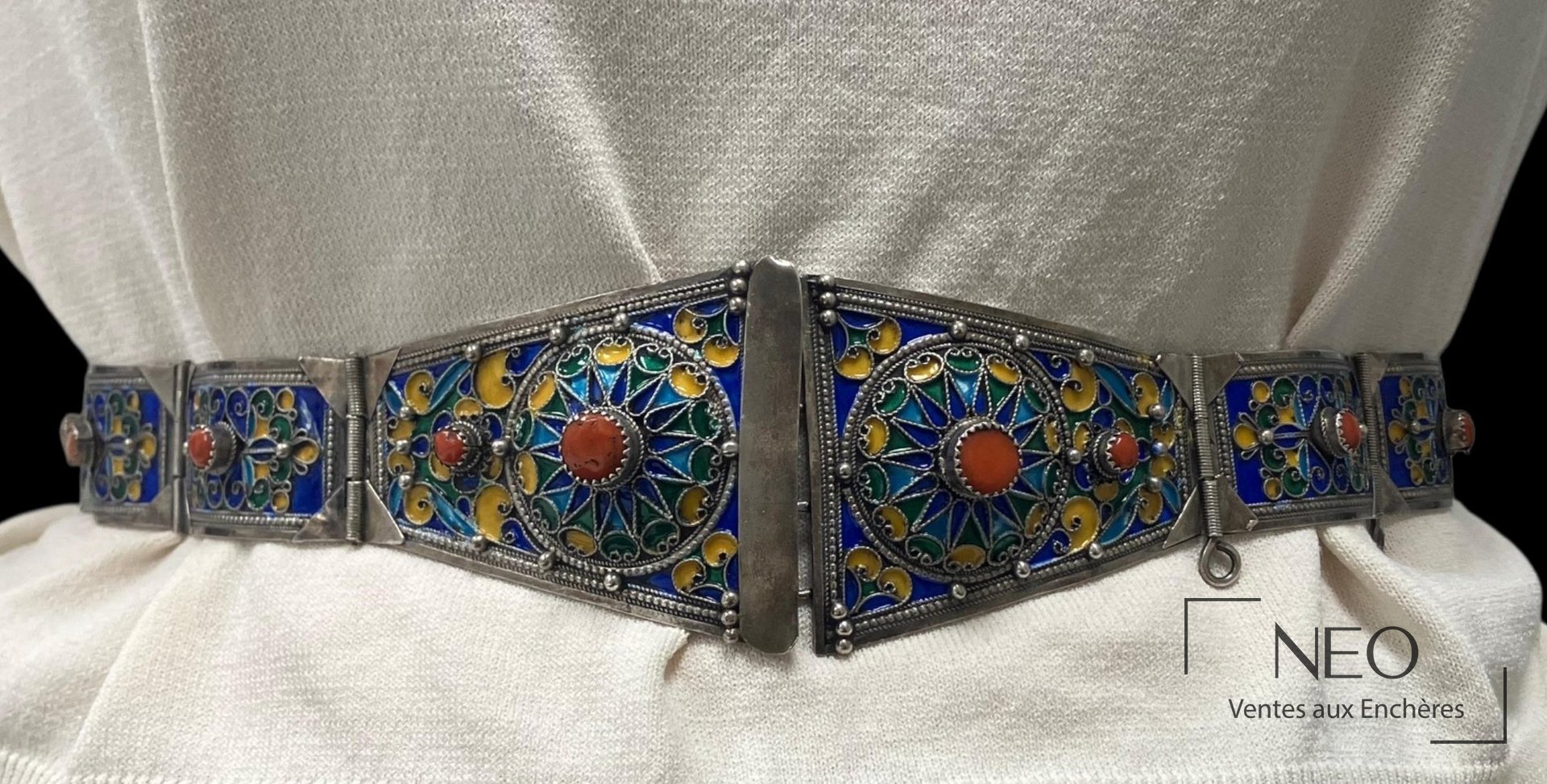 Ceinture articulée kabyle en argent émaillé et corail