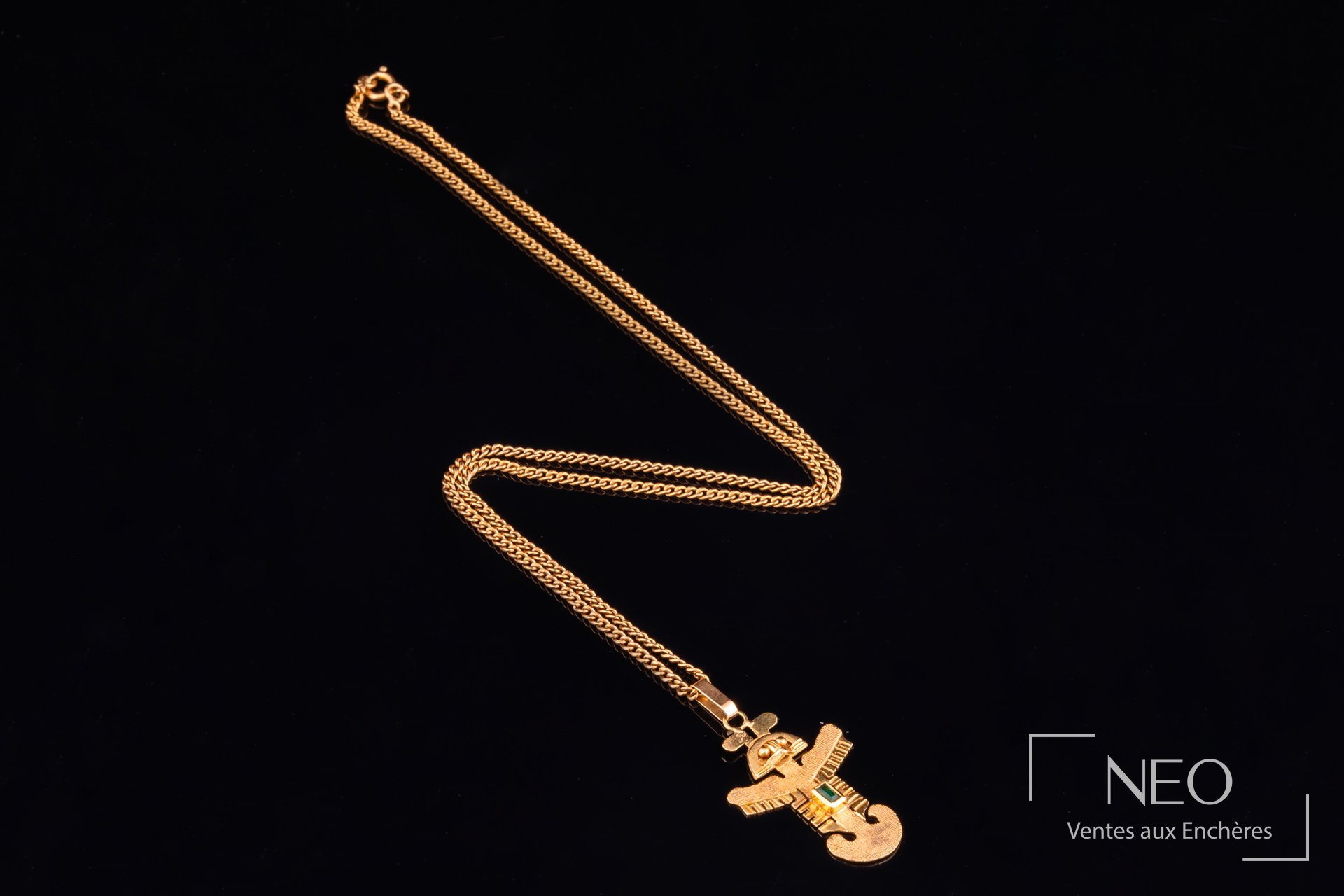 Chaîne de cou en or jaune et pendentif mexicain