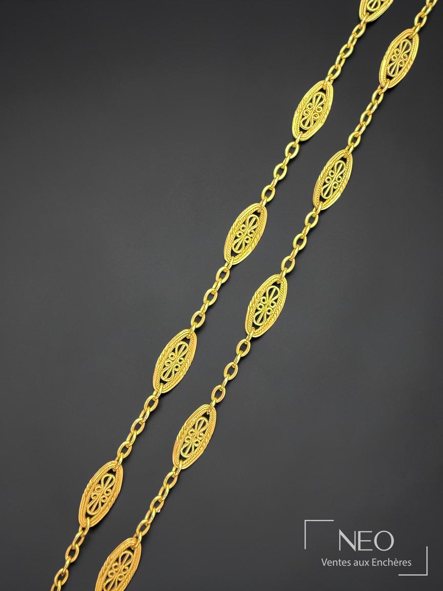 Chaîne de cou en or jaune 18K à maille filigrane ajourée