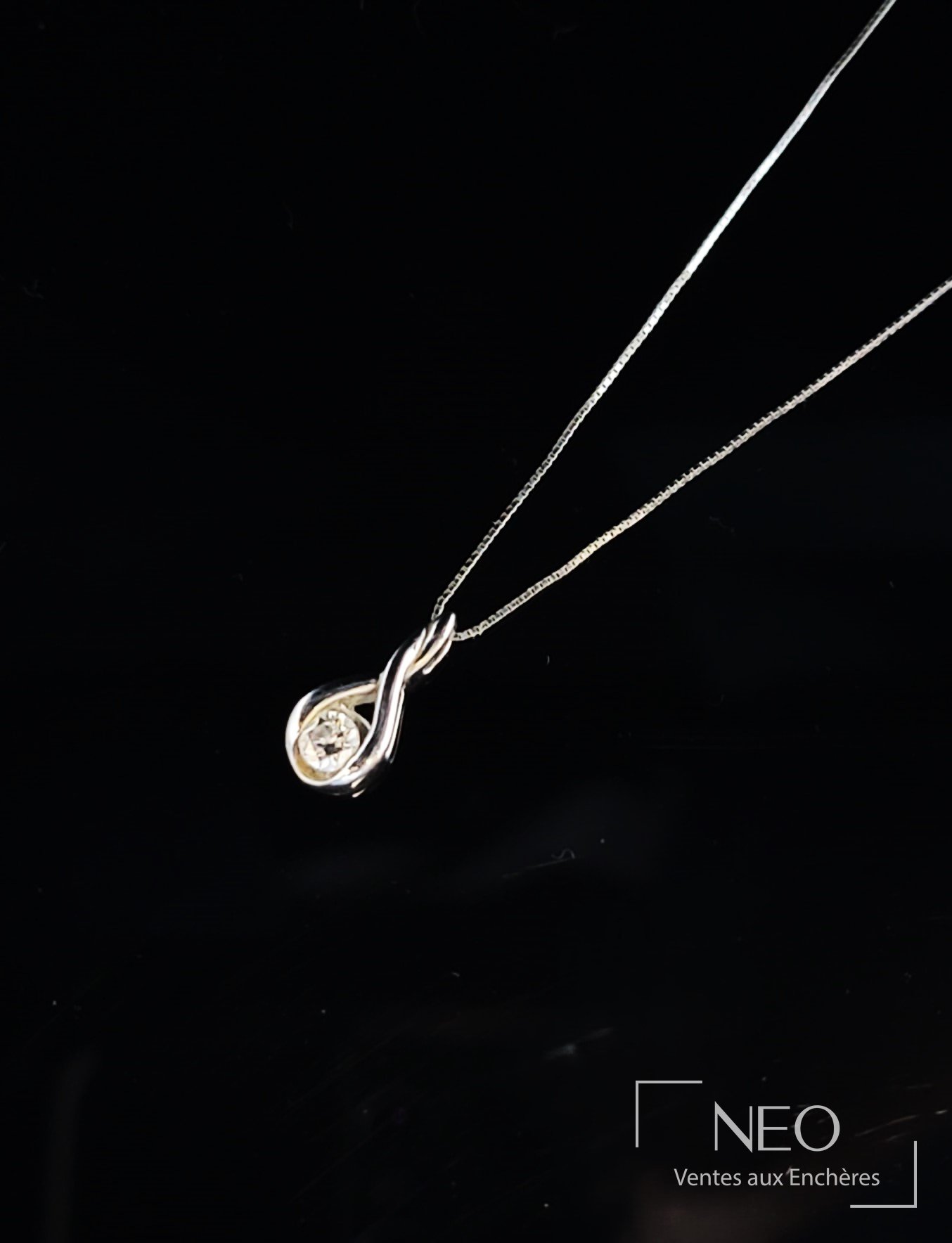 Chaîne de cou et pendentif en or gris 14 carats, diamant