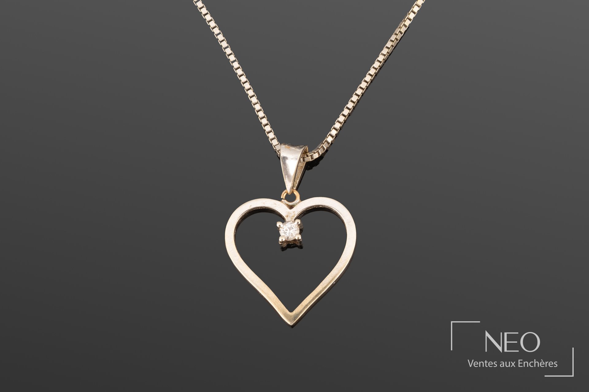 Chaîne mailles vénitiennes et pendentif cœur en or gris 18K avec diamant