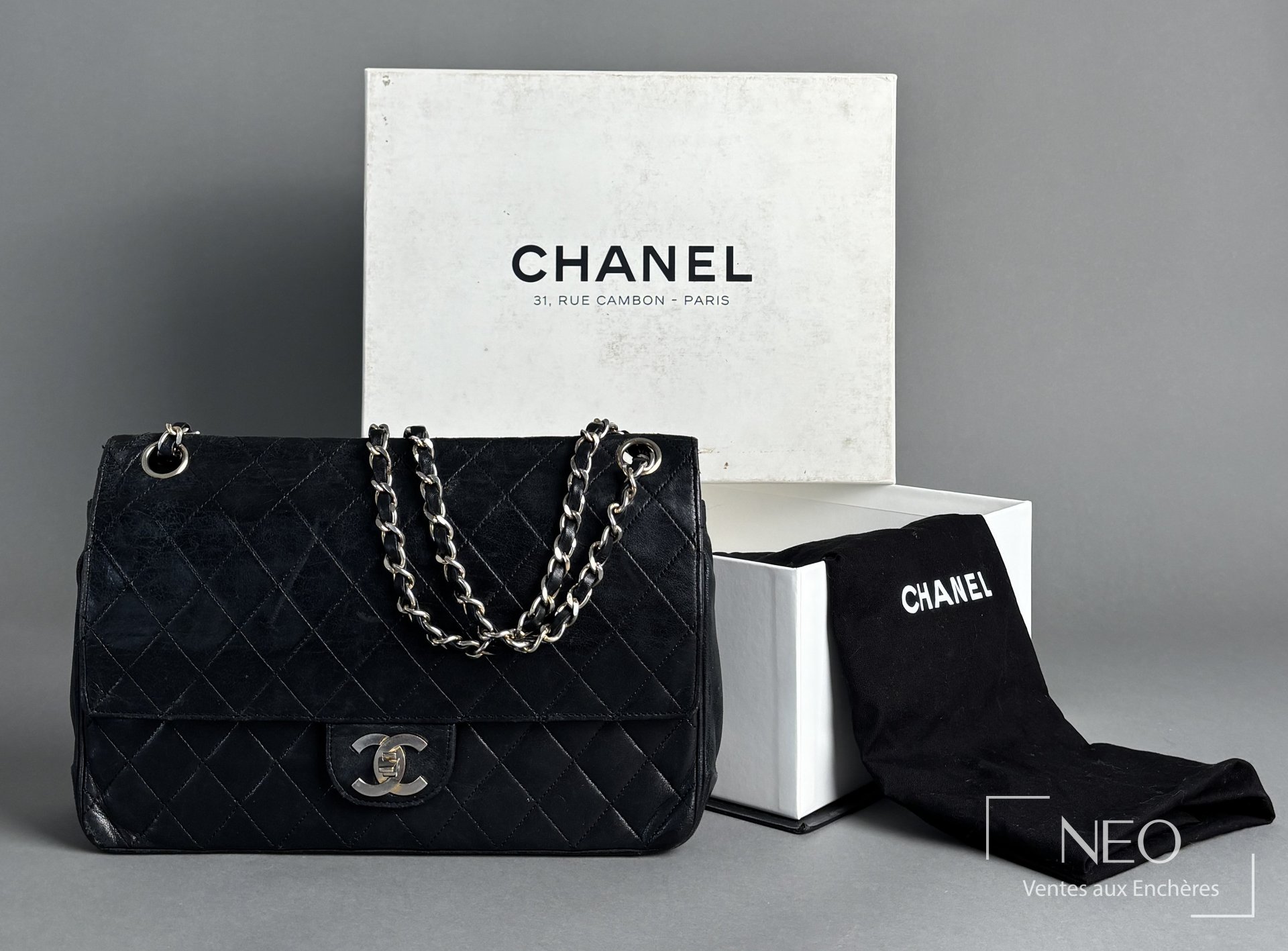 Chanel sac classique à double rabat en agneau matelassé noir, circa 1980