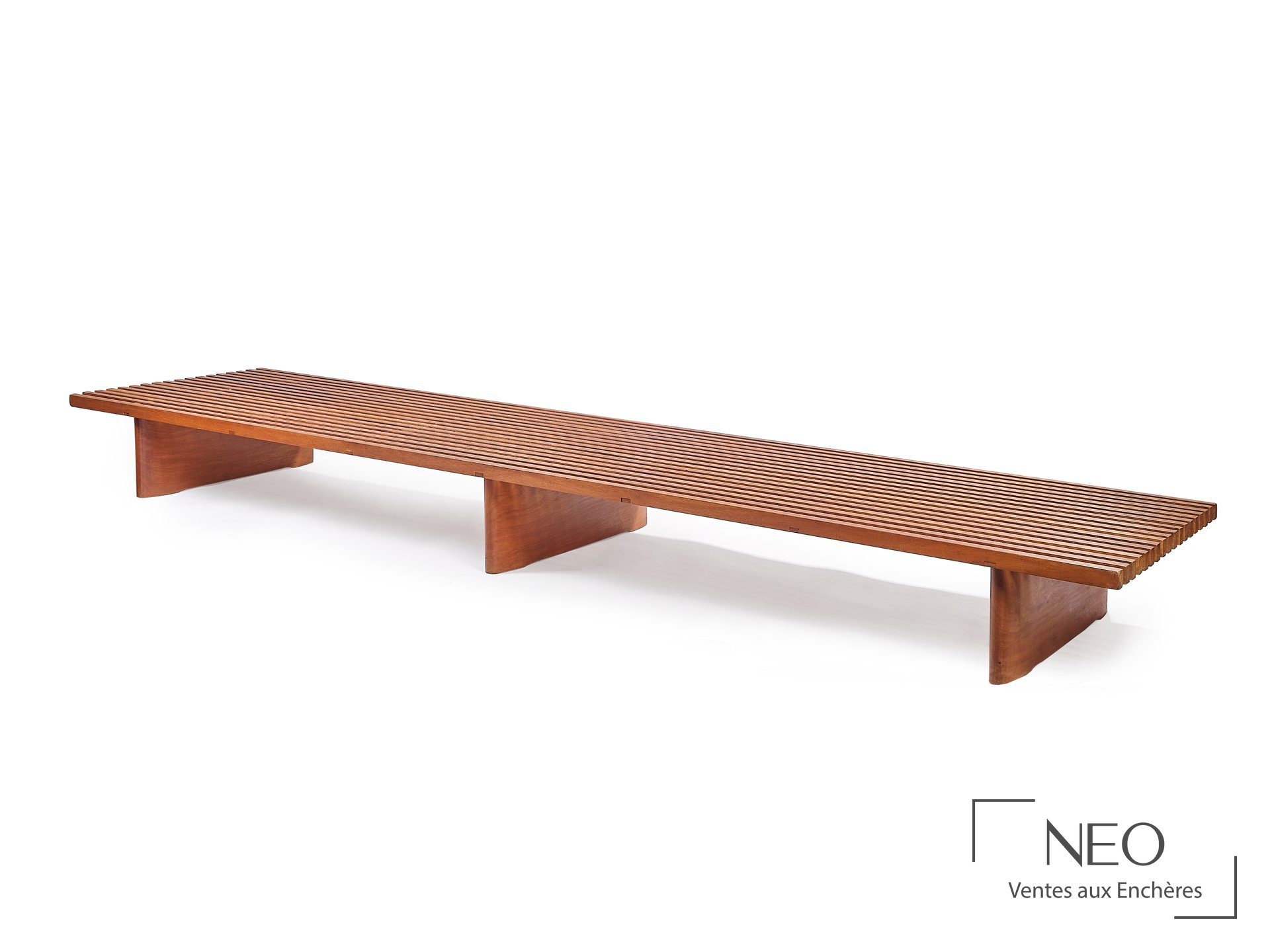 Charlotte Perriand attribuée, large banquette modèle Tokyo, vers 1956