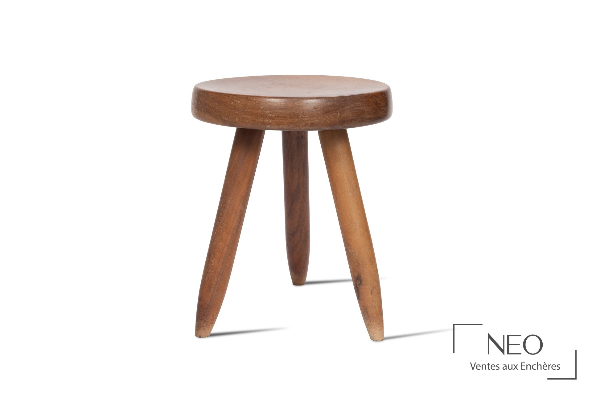 Charlotte Perriand Tabouret dit berger haut circa 1962 en noyer
