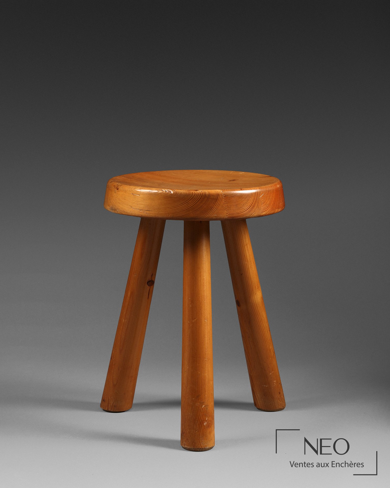 Tabouret Massue en bois