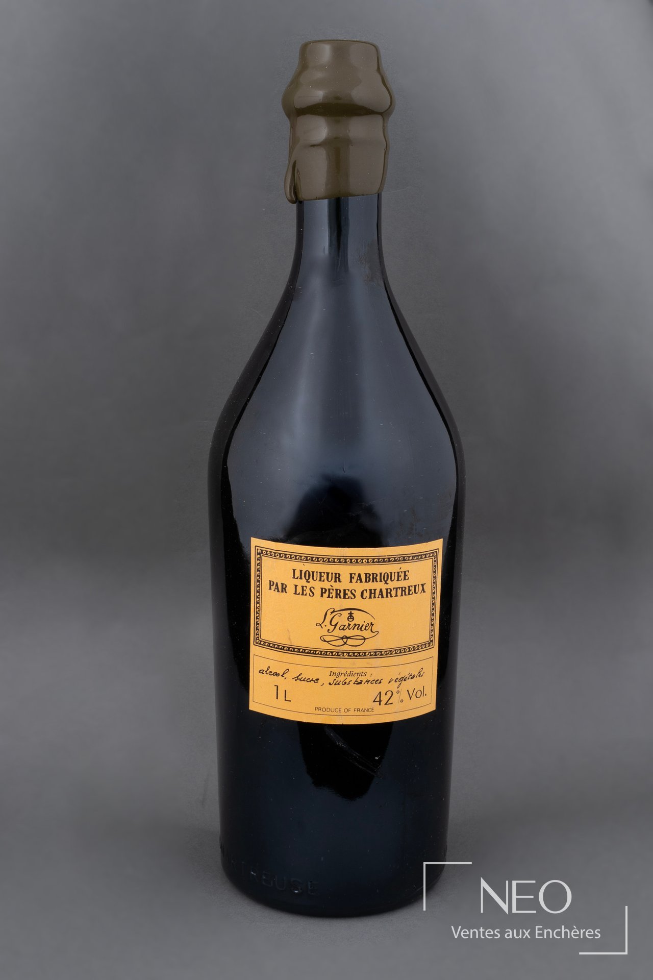 Chartreuse Jaune VEP Voiron, bouteille de 1 litre en écrin bois