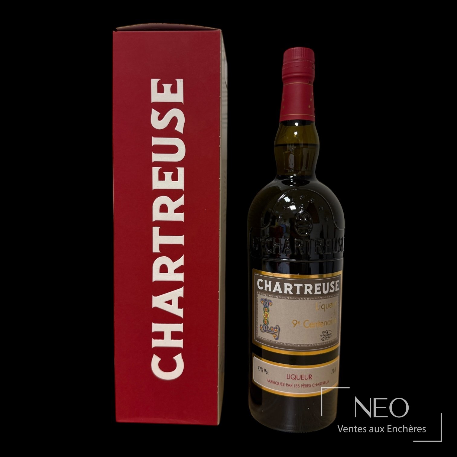 Bouteille Chartreuse avec son coffret rouge vertical