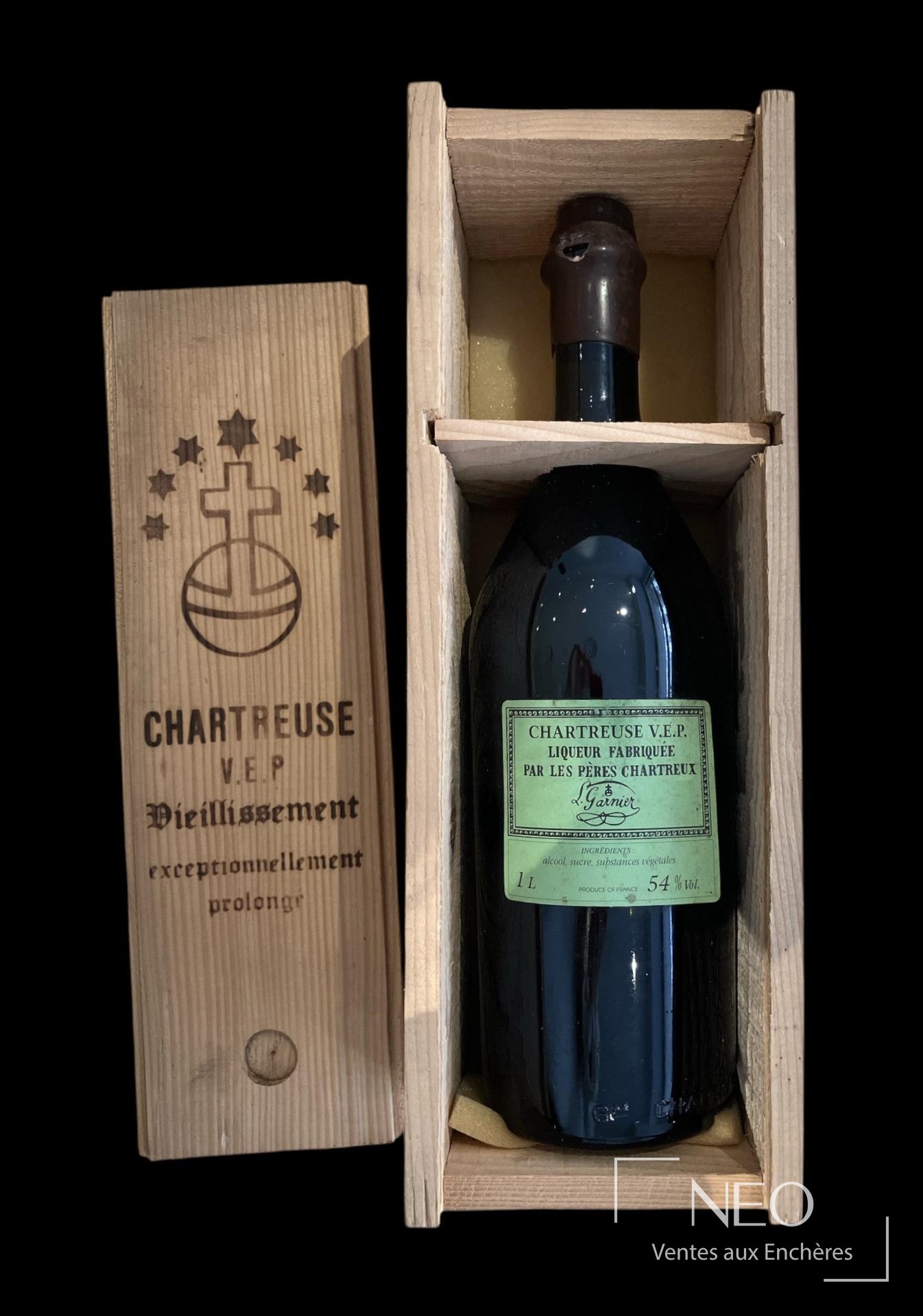 Chartreuse Verte VEP, bouteille de 1 litre en coffret bois, mise en bouteille en 2000