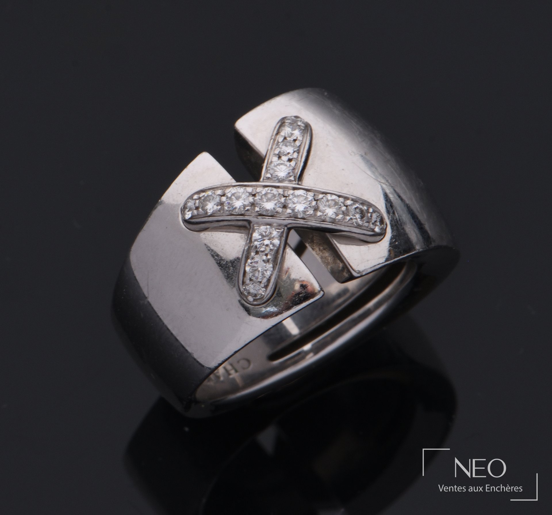 Chaumet Bague Liens croisés XL asymétrique en or gris et diamants