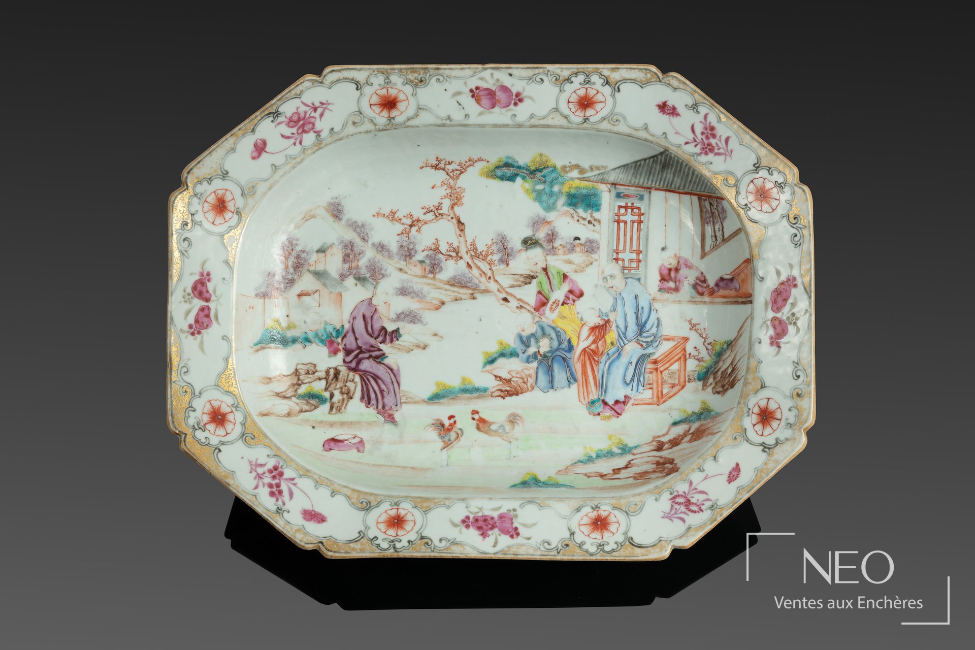 Présentoir rectangulaire en porcelaine émaillée polychrome