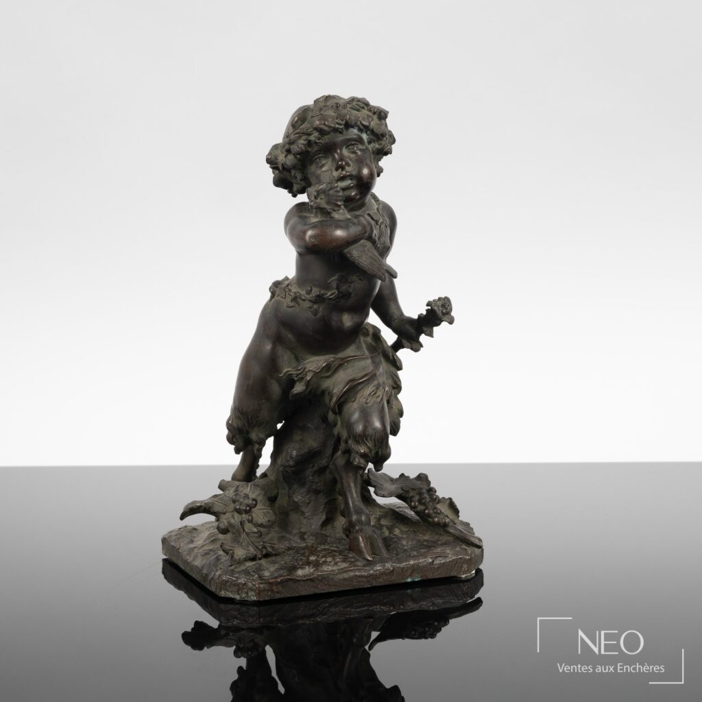 Bronze de Satire à l'oiseau représentant un jeune satyre debout