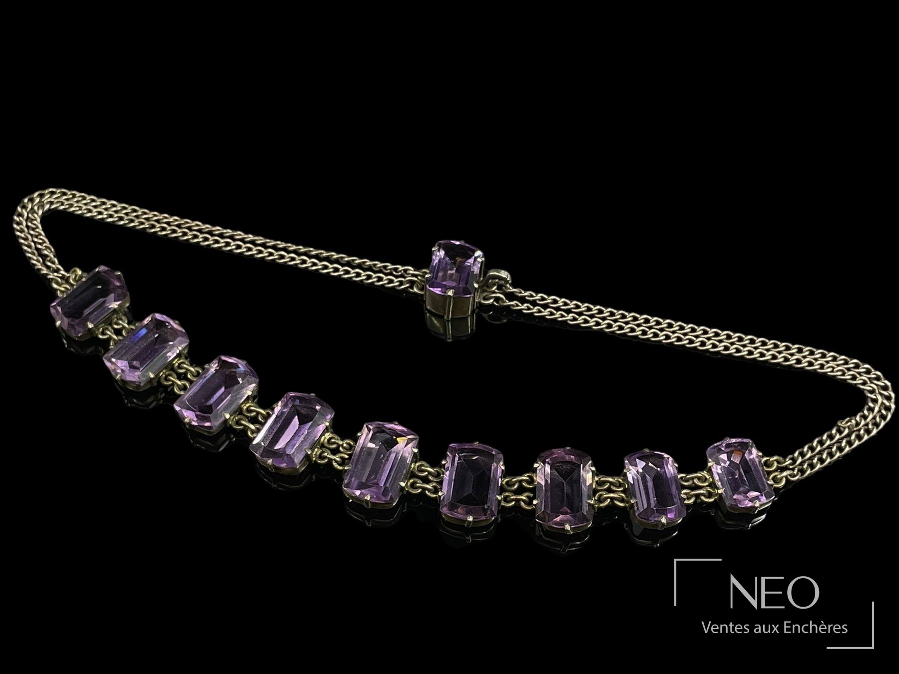 Collier en argent orné d'améthystes violettes