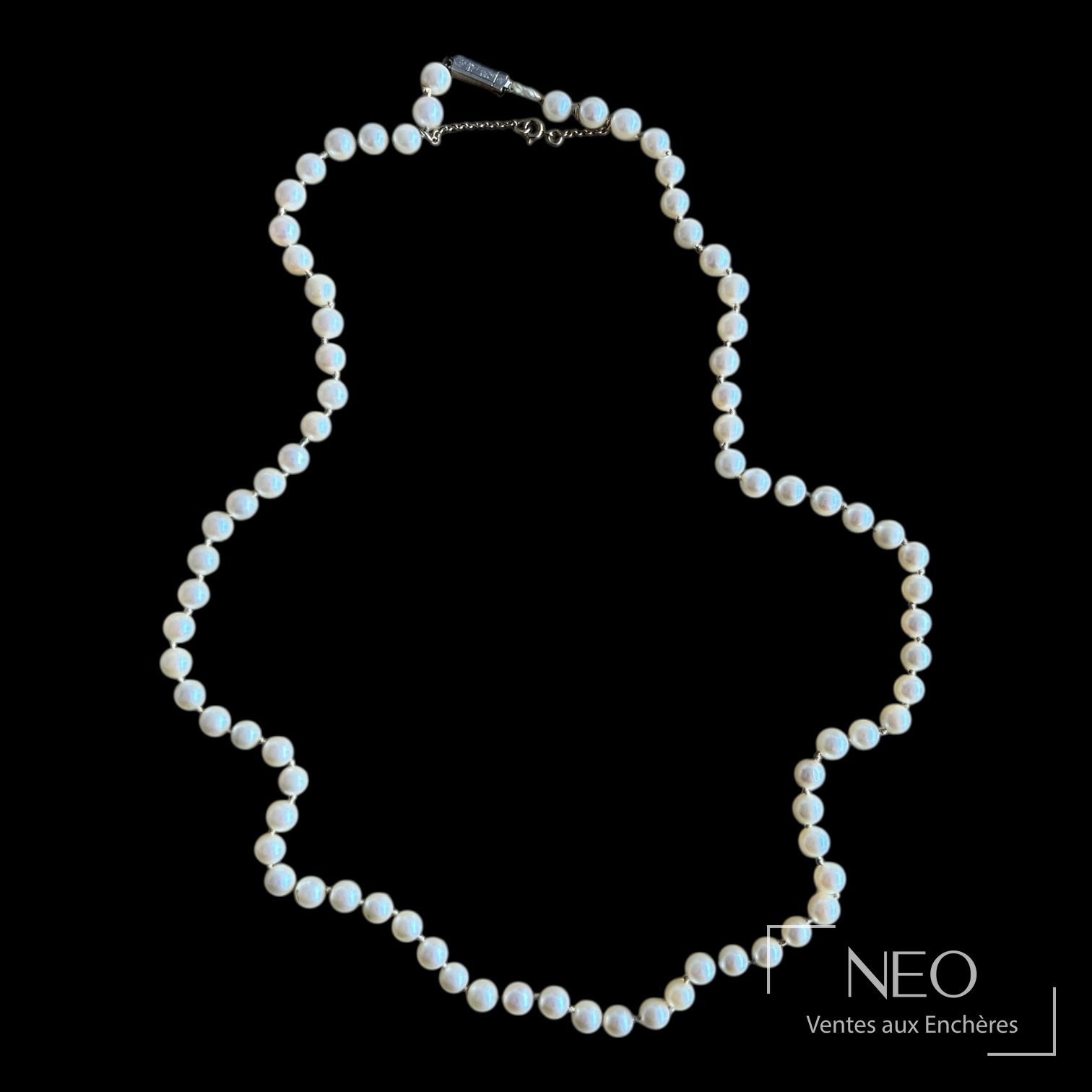 Collier de perles de culture blanches, fermoir cliquet