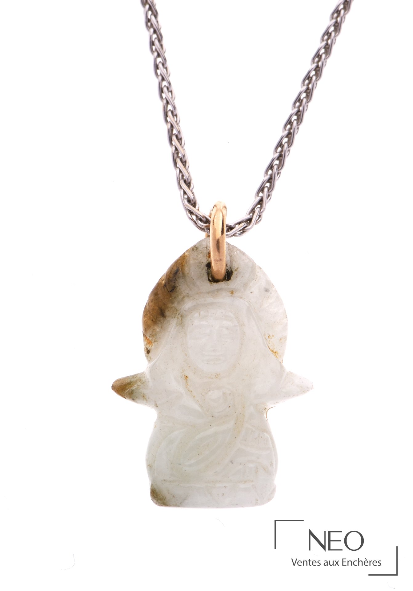 Collier en or gris 18 carats et pendentif anthropomorphe en quartz