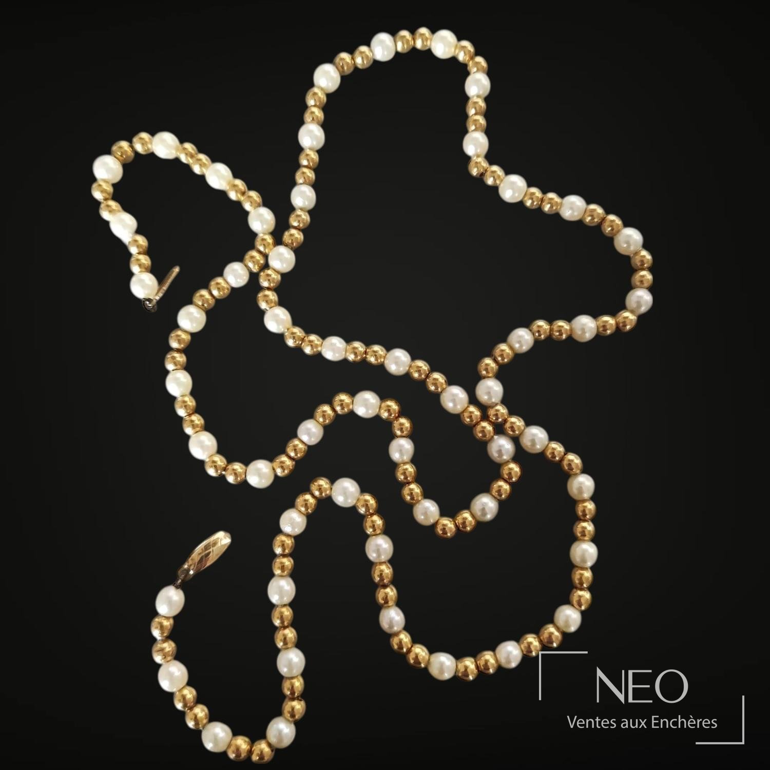 Collier en or jaune 18K alternant perles de culture et perles d’or