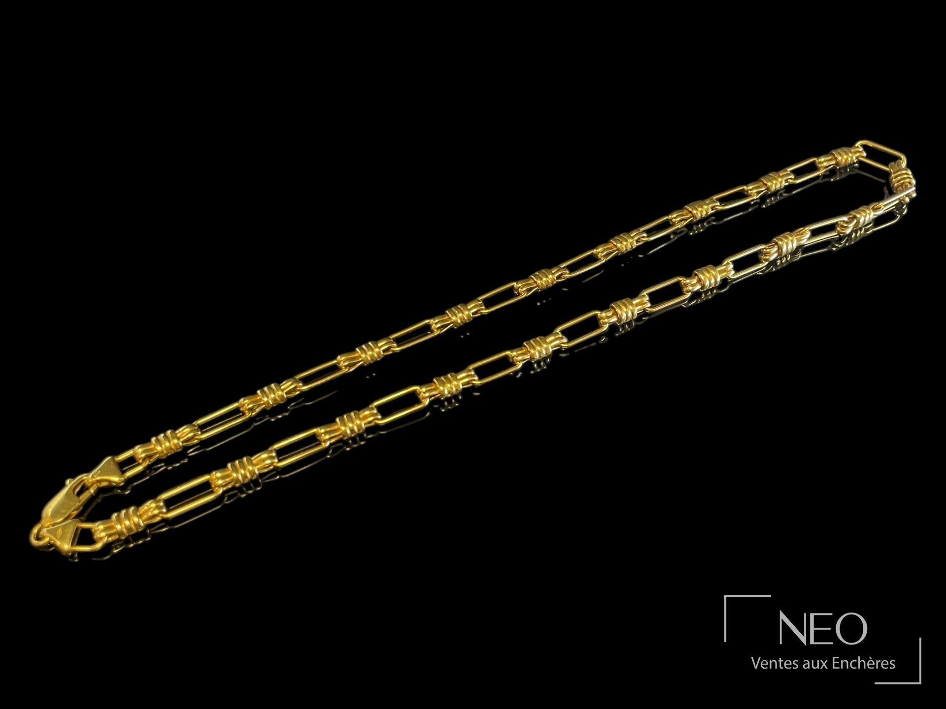Collier en or jaune 18 carats à mailles ajourées