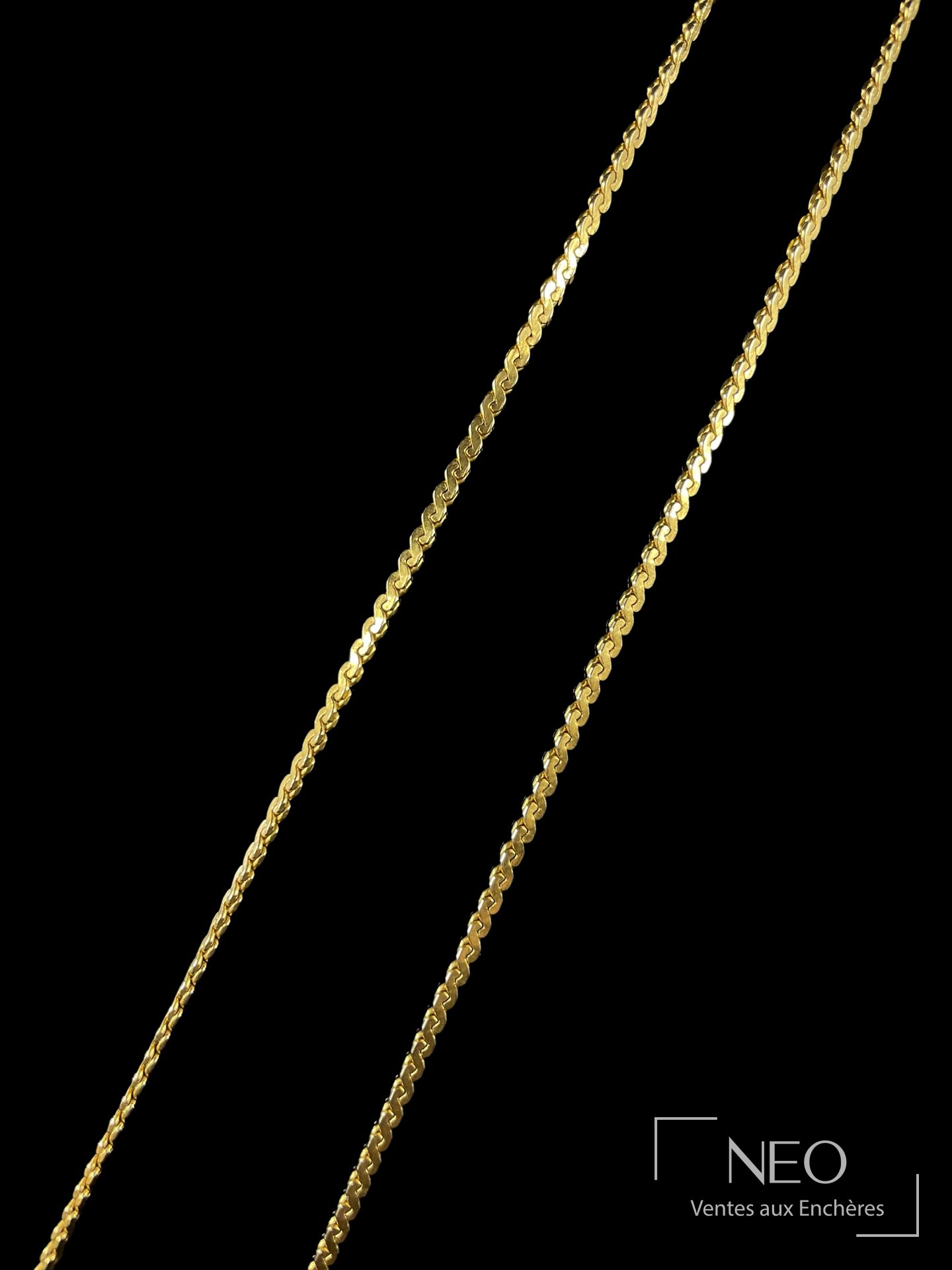 Collier en métal doré à maille fantaisie, fermoir mousqueton
