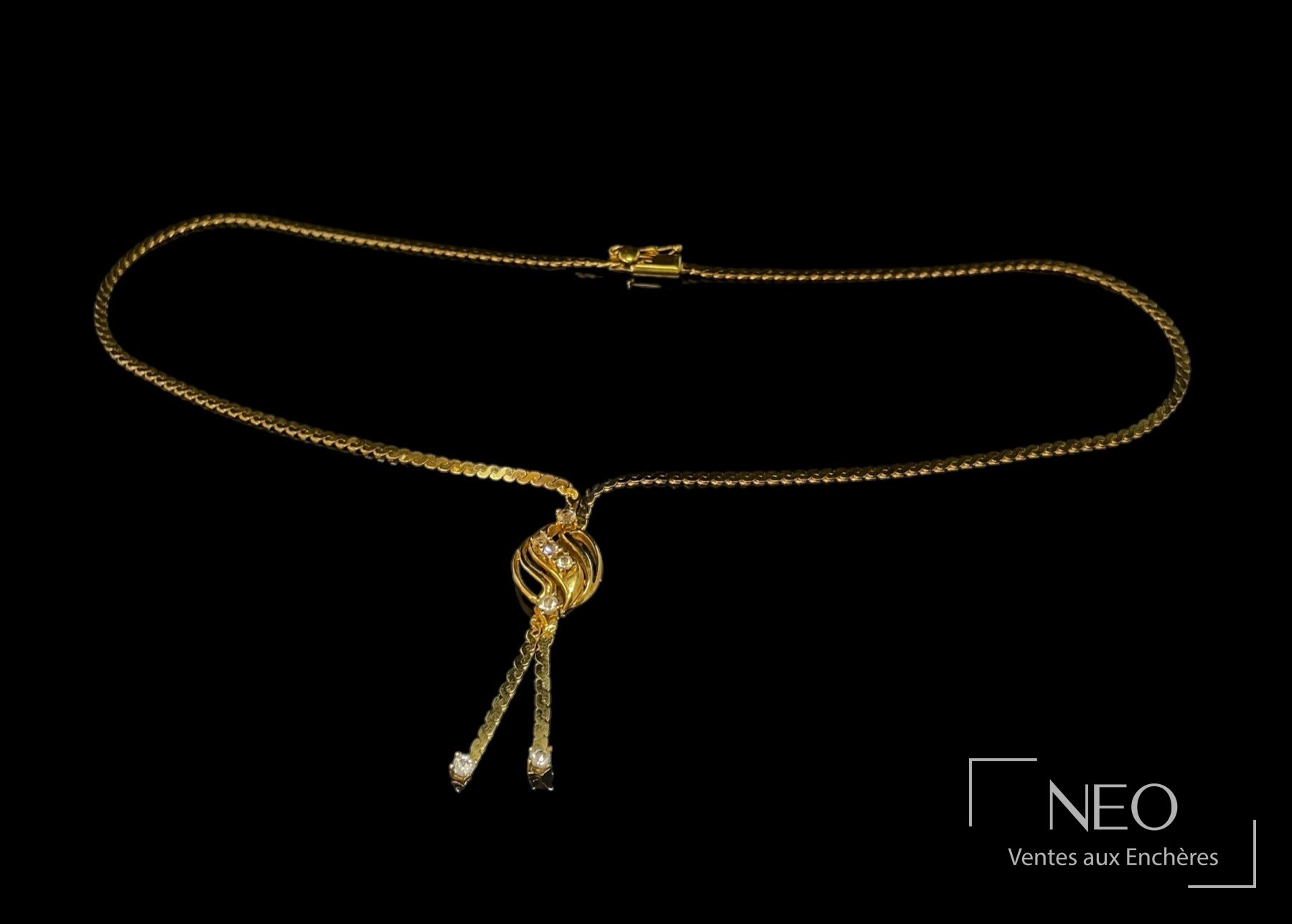 Collier en or jaune 18 carats à maille plate torsadée