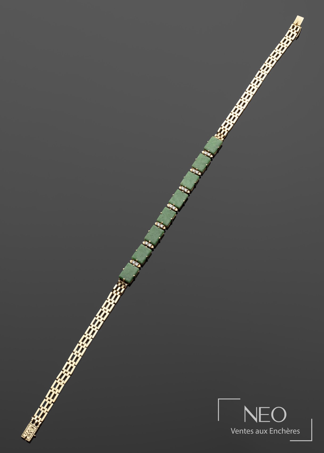 Collier ras de cou en or jaune 14 carats, jade et diamants