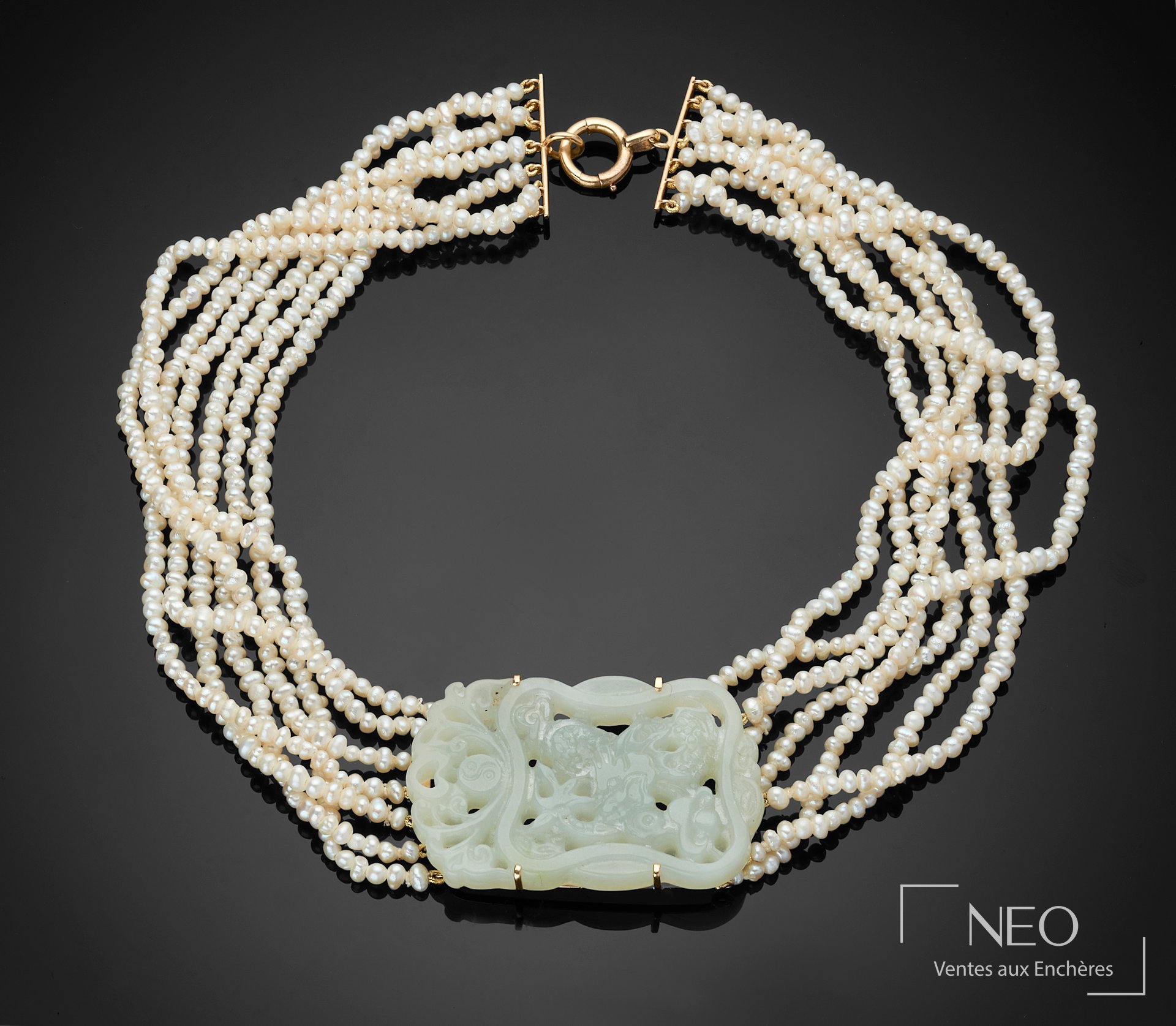 Collier ras-de-cou en néphrite céladon et semences de perles