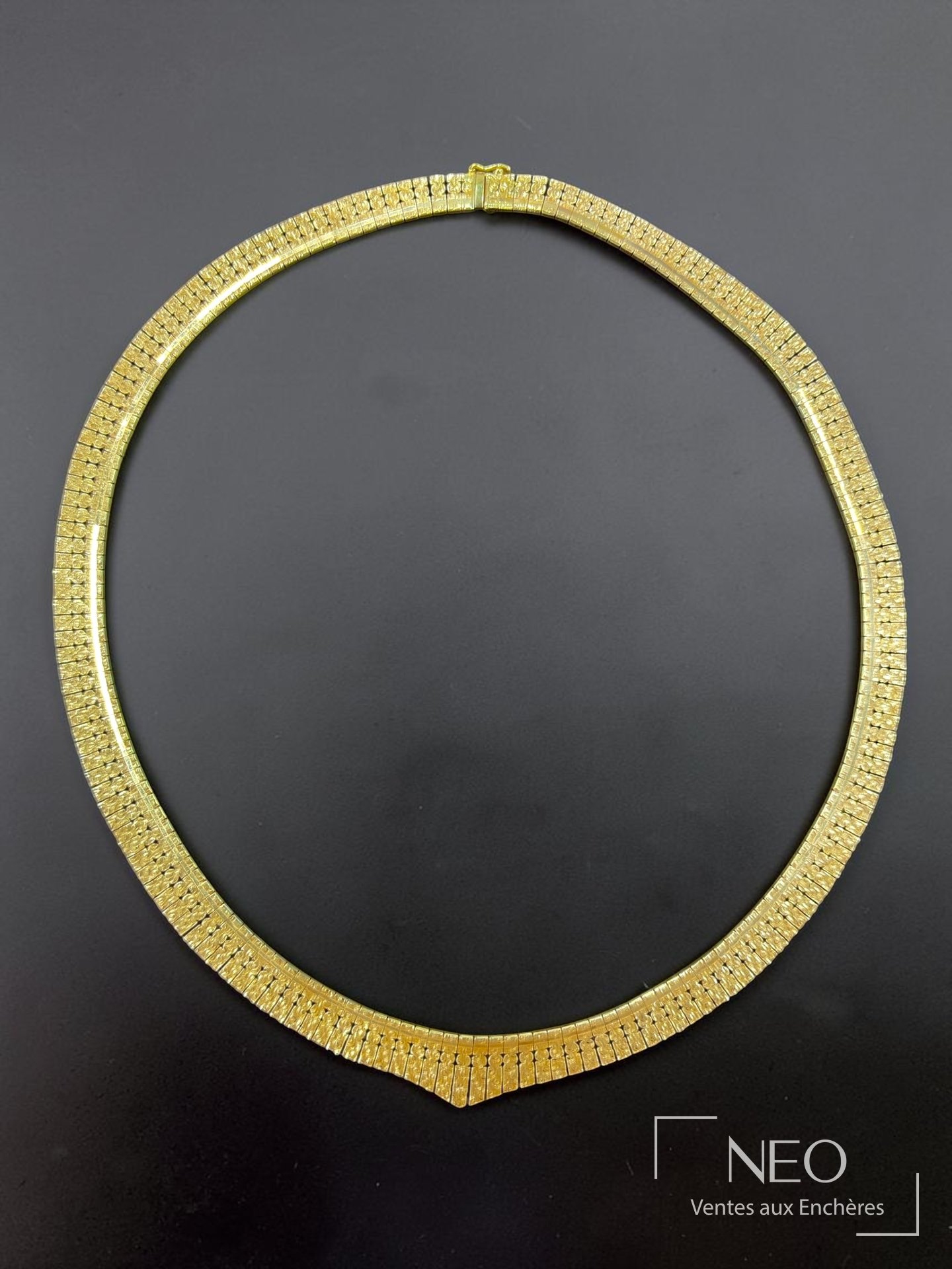 Collier ras-de-cou en or jaune 18K à maille fantaisie articulée