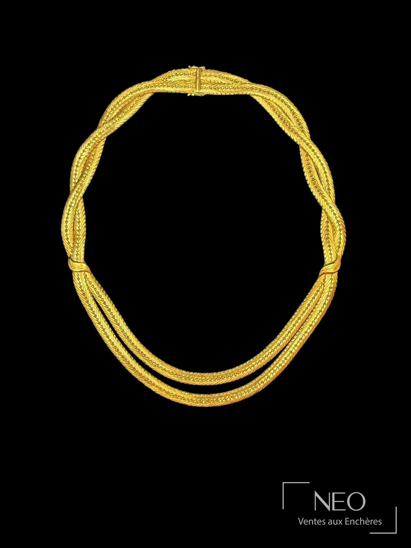 Collier ras de cou en or jaune 18 carats à double maille chevron torsadée
