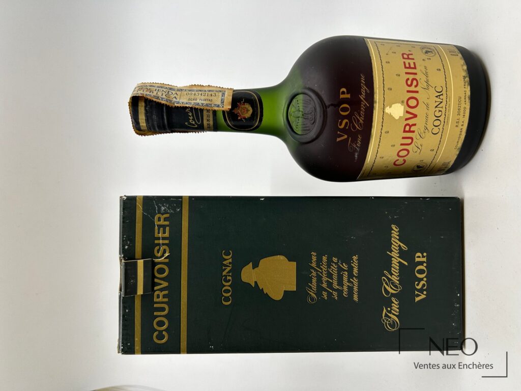 Bouteille Courvoisier Cognac VSOP Fine Champagne avec sa boîte
