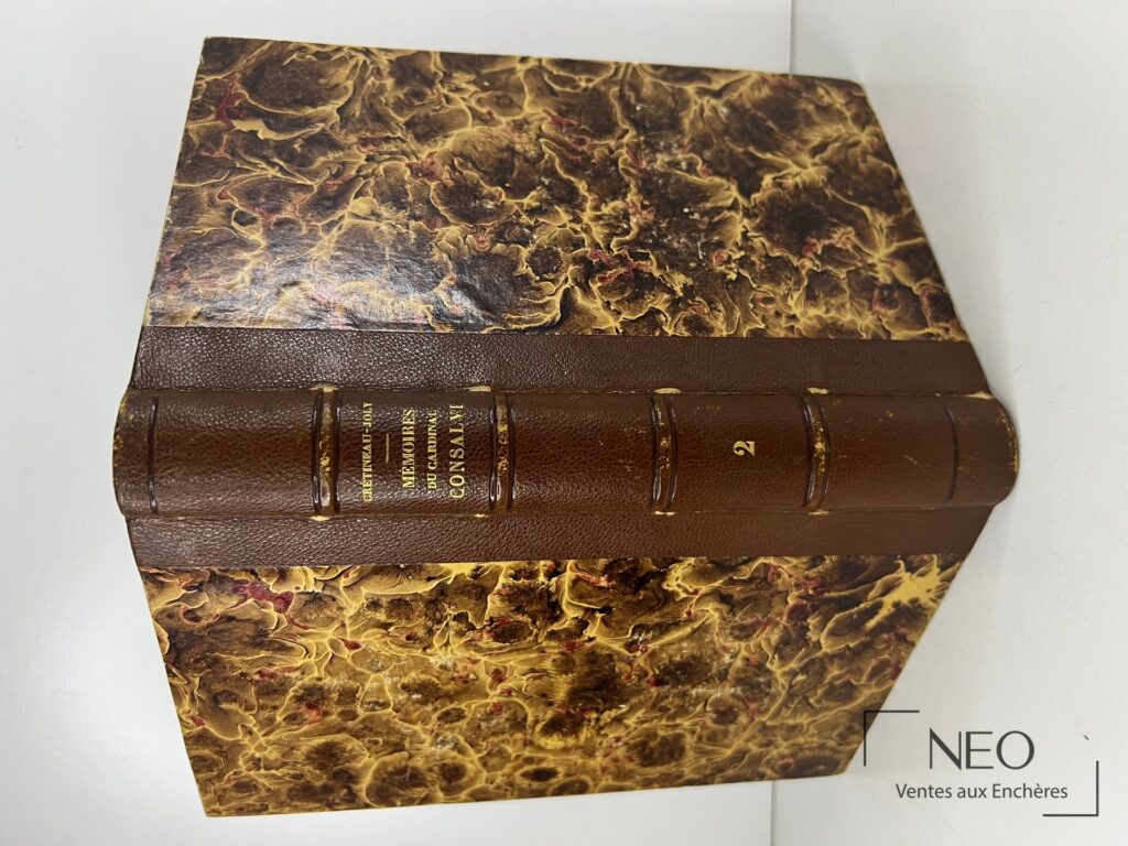 Dos en demi chagrin brun à nerfs avec titre doré