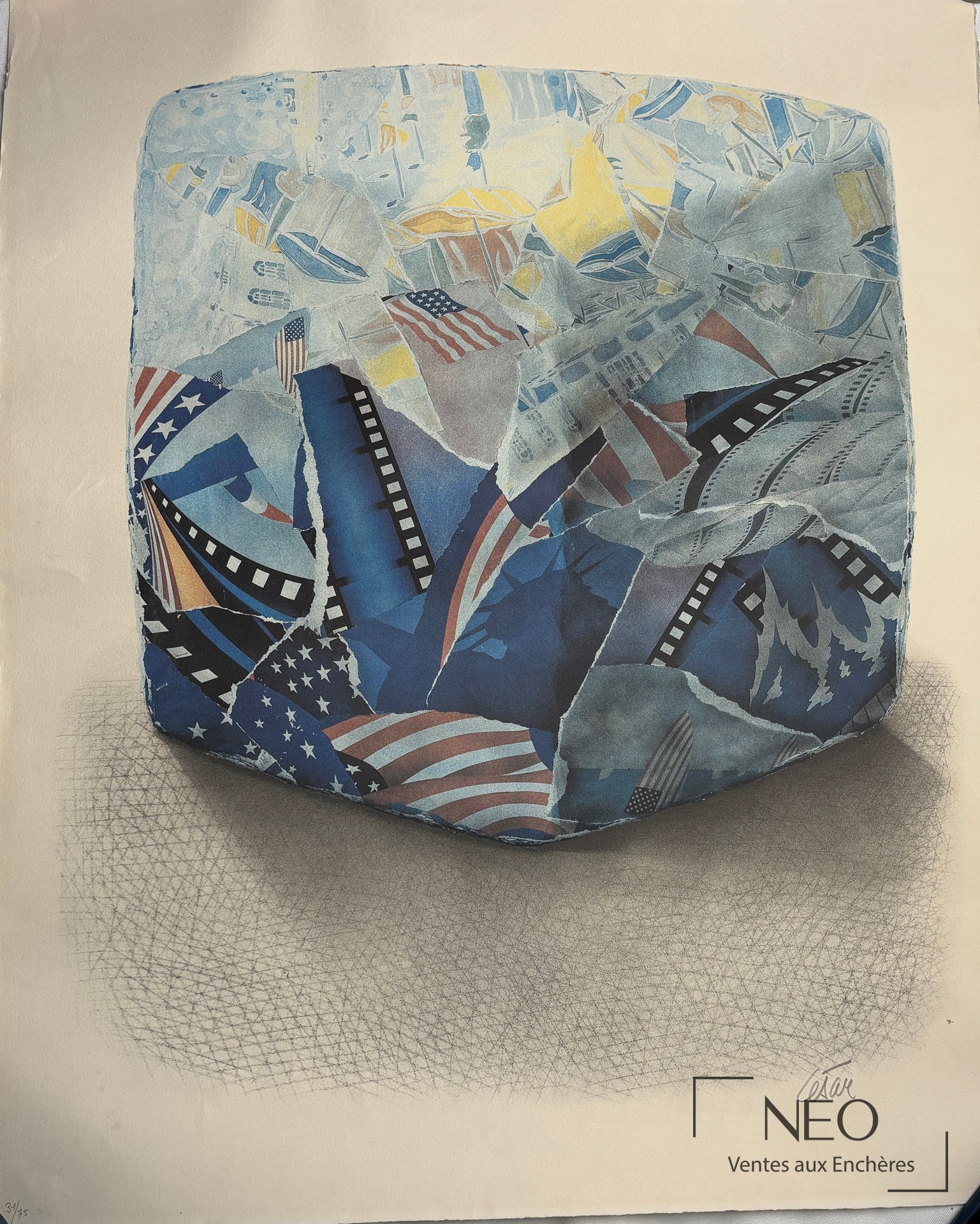 Composition sur papier aux drapeaux américains et bandes de pellicule dans des tons bleus et jaunes