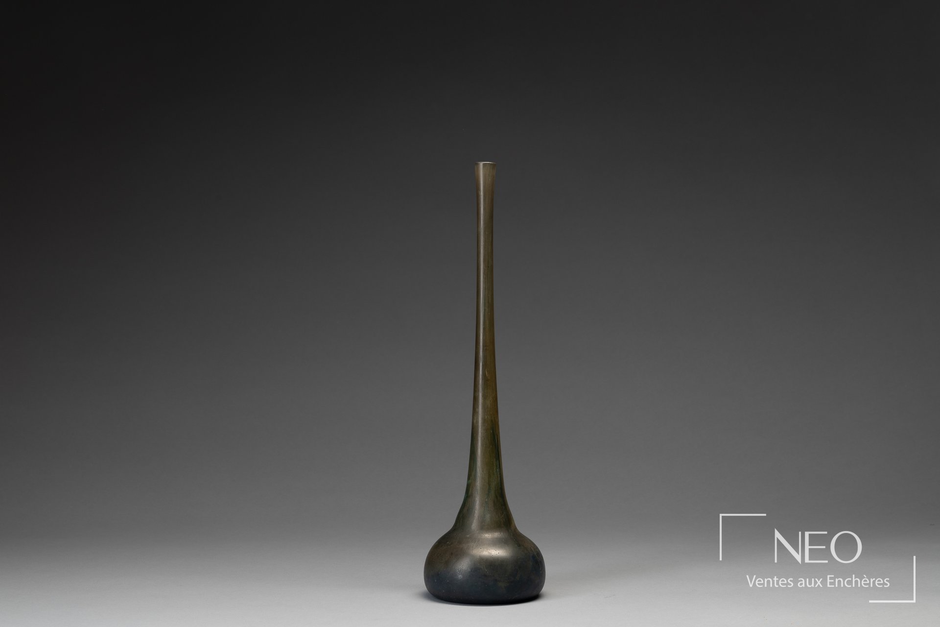 Vase soliflore Daum Nancy en verre marmoréen vert
