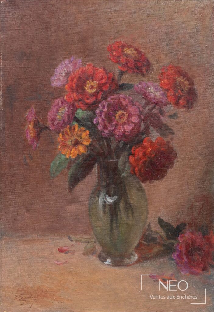 Bouquet de fleurs dans un vase sur fond brun