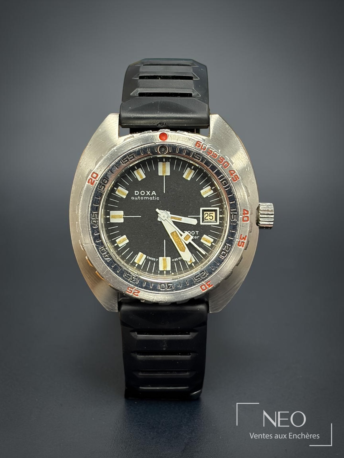 Montre DOXA Sub 300T Sharkhunter de face