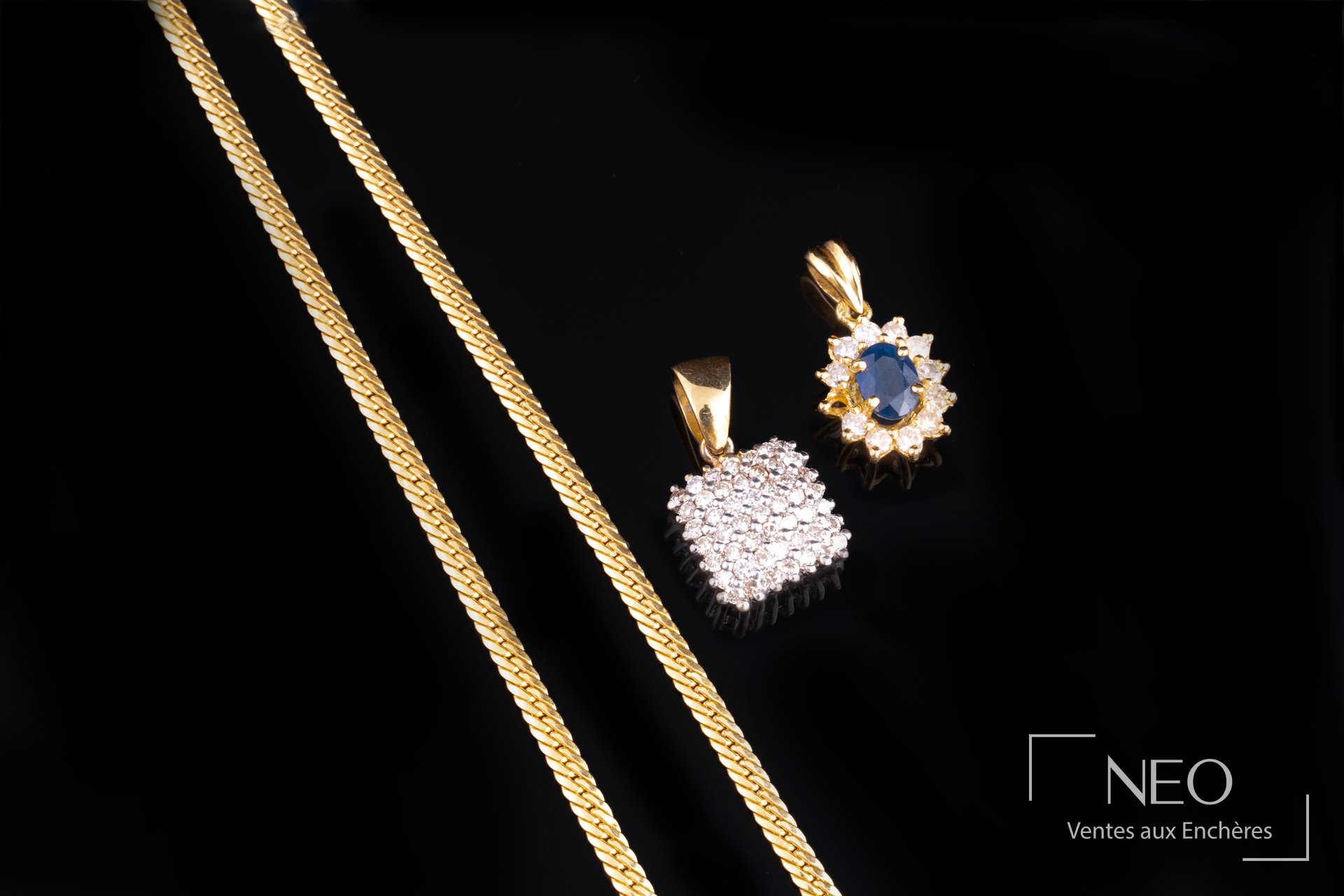 Ensemble collier à maille anglaise et pendentifs en or jaune 18 carats