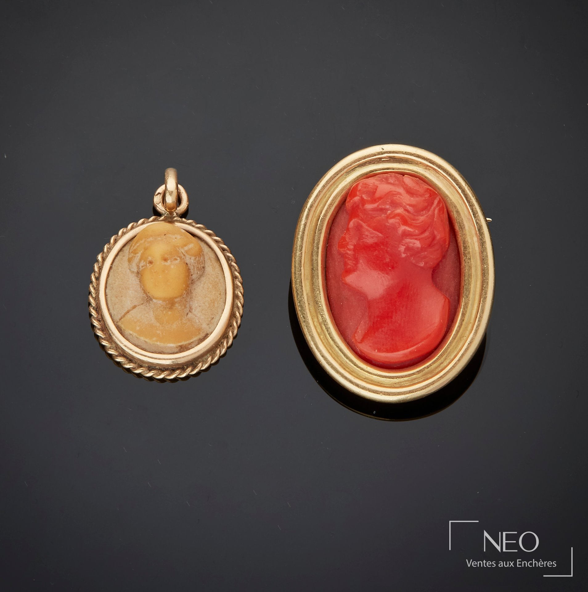 Ensemble de camées sur or jaune 18 carats, profils à l’antique