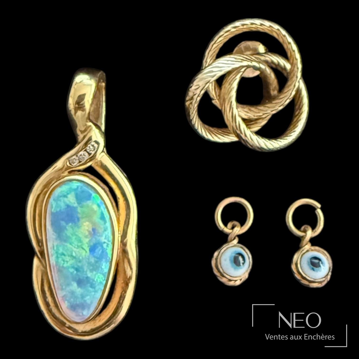 Ensemble en or jaune 18 et 9 carats, pendentif et boucle d’oreille
