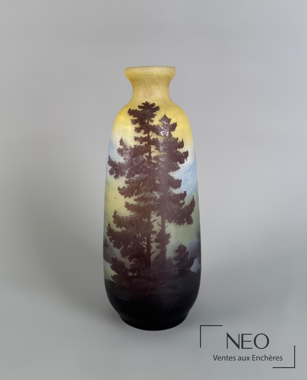 Vase piriforme Gallé en verre multicouche