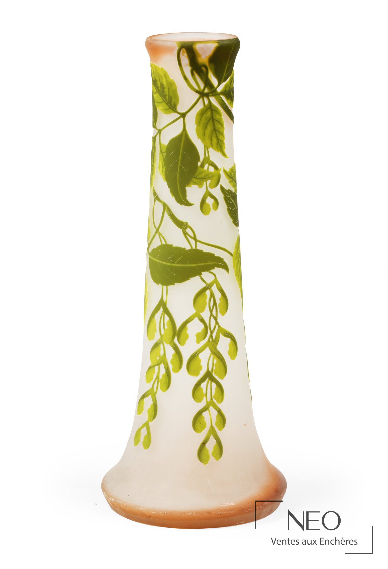 Établissements Gallé Vase tronconique en verre multicouches camée