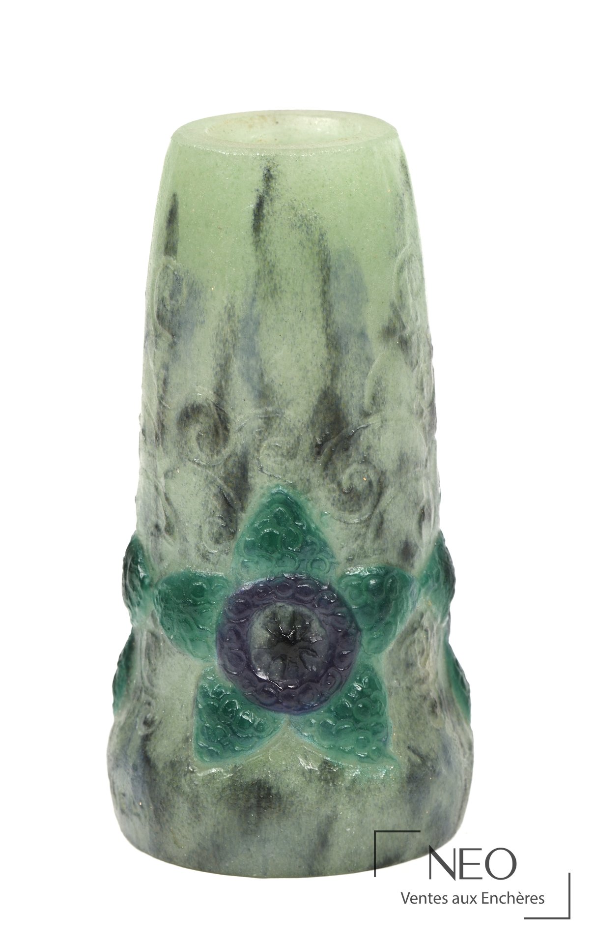 Vase balustre en pâte de verre à décor floral vert et pourpre