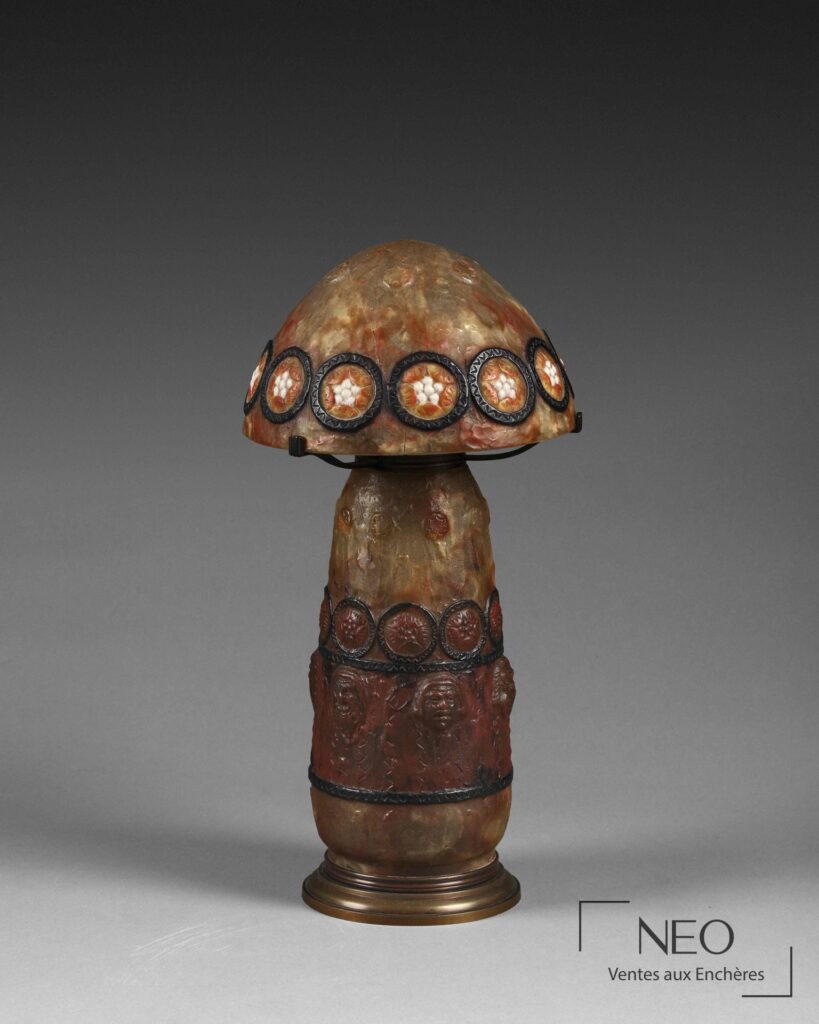 Lampe Gabriel Argy-Rousseau en pâte de verre aux tonalités rouge orangé