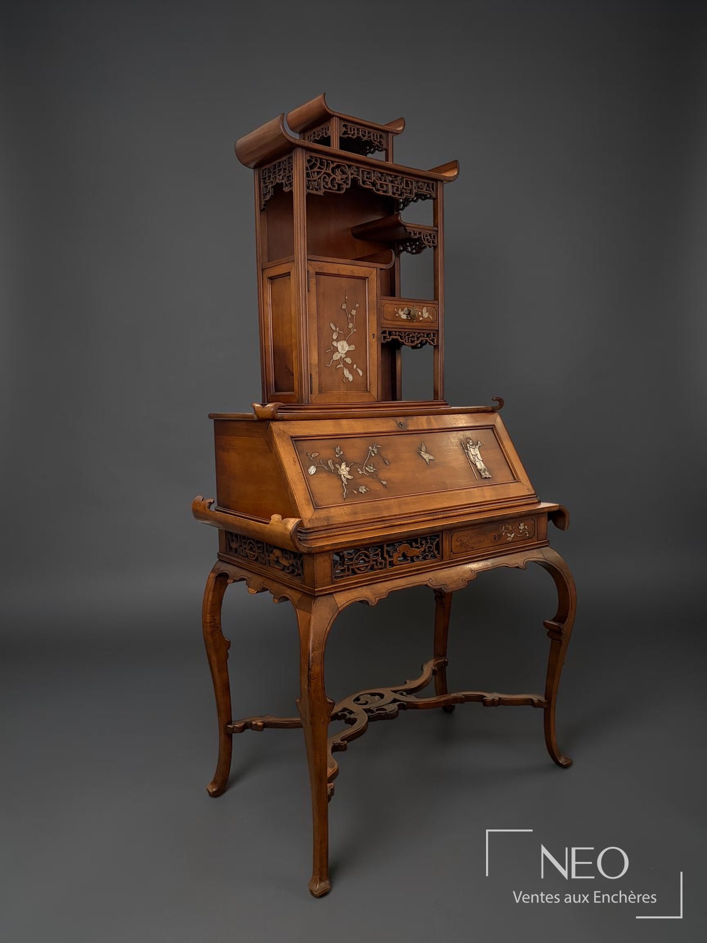 Attribué à Gabriel Viardot, secrétaire en bois à décor ajouré