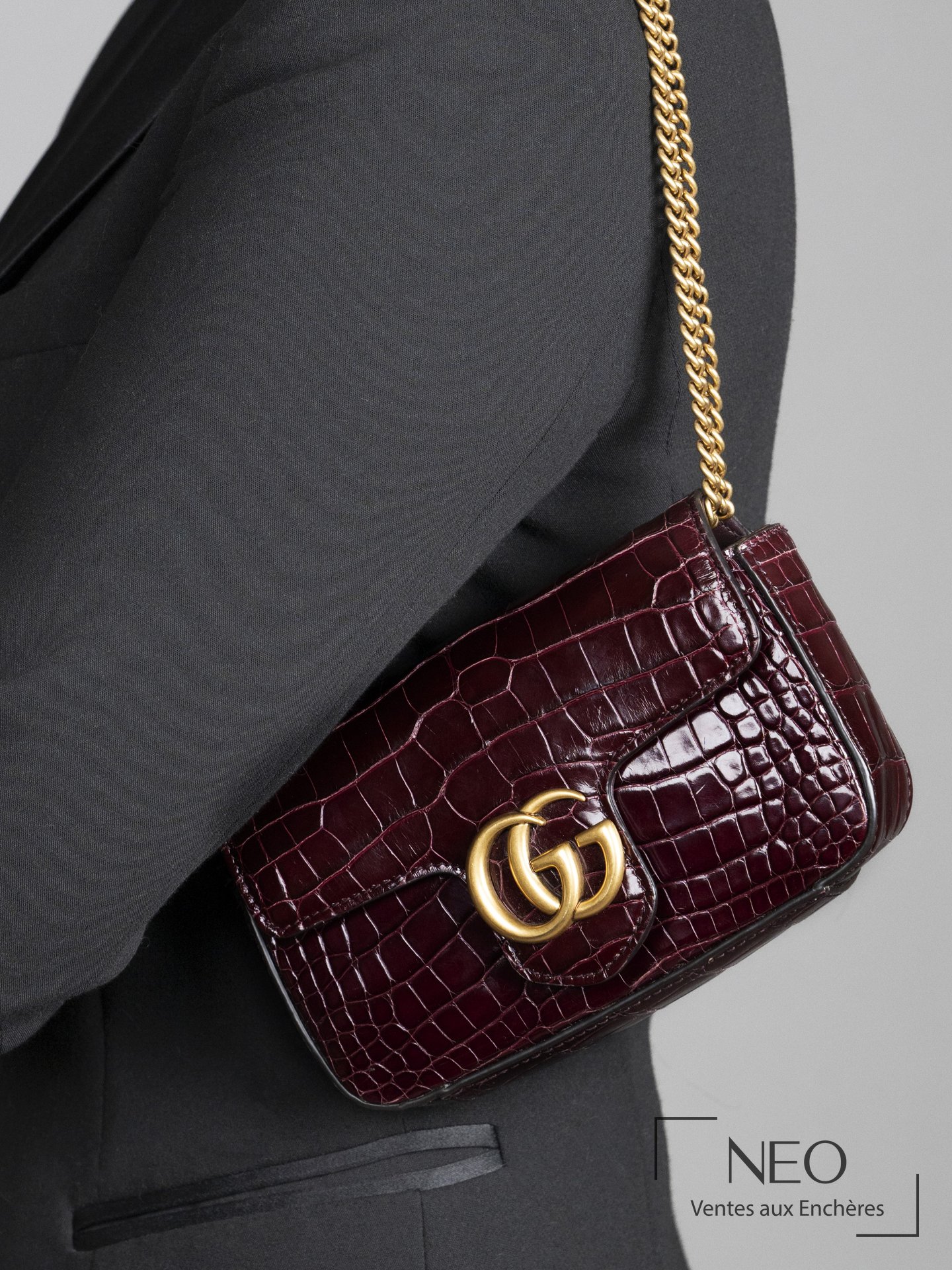 Gucci Sac GG Marmont Super Mini en cuir de crocodile prune