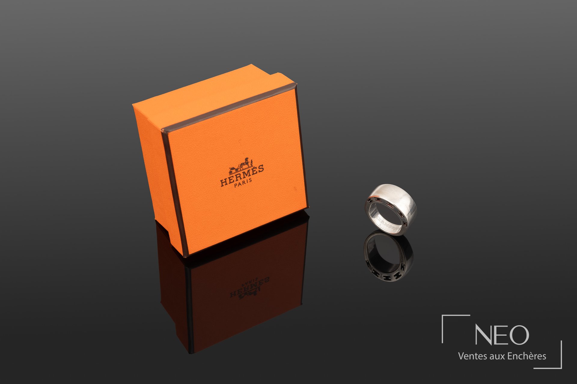 HERMÈS Bague en argent 925/1000 repercée de motifs H