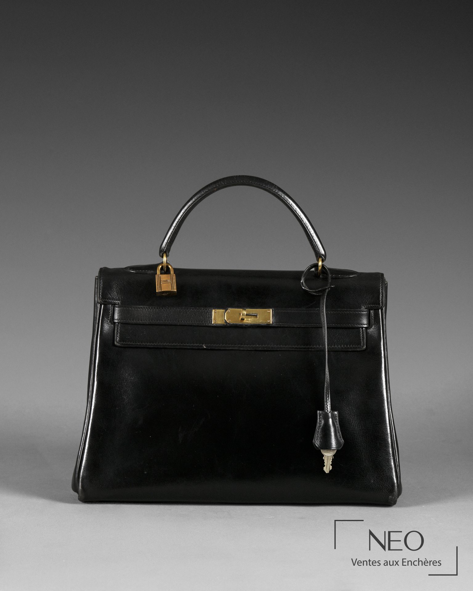 Hermès Paris sac Kelly 32 en cuir box noir lisse