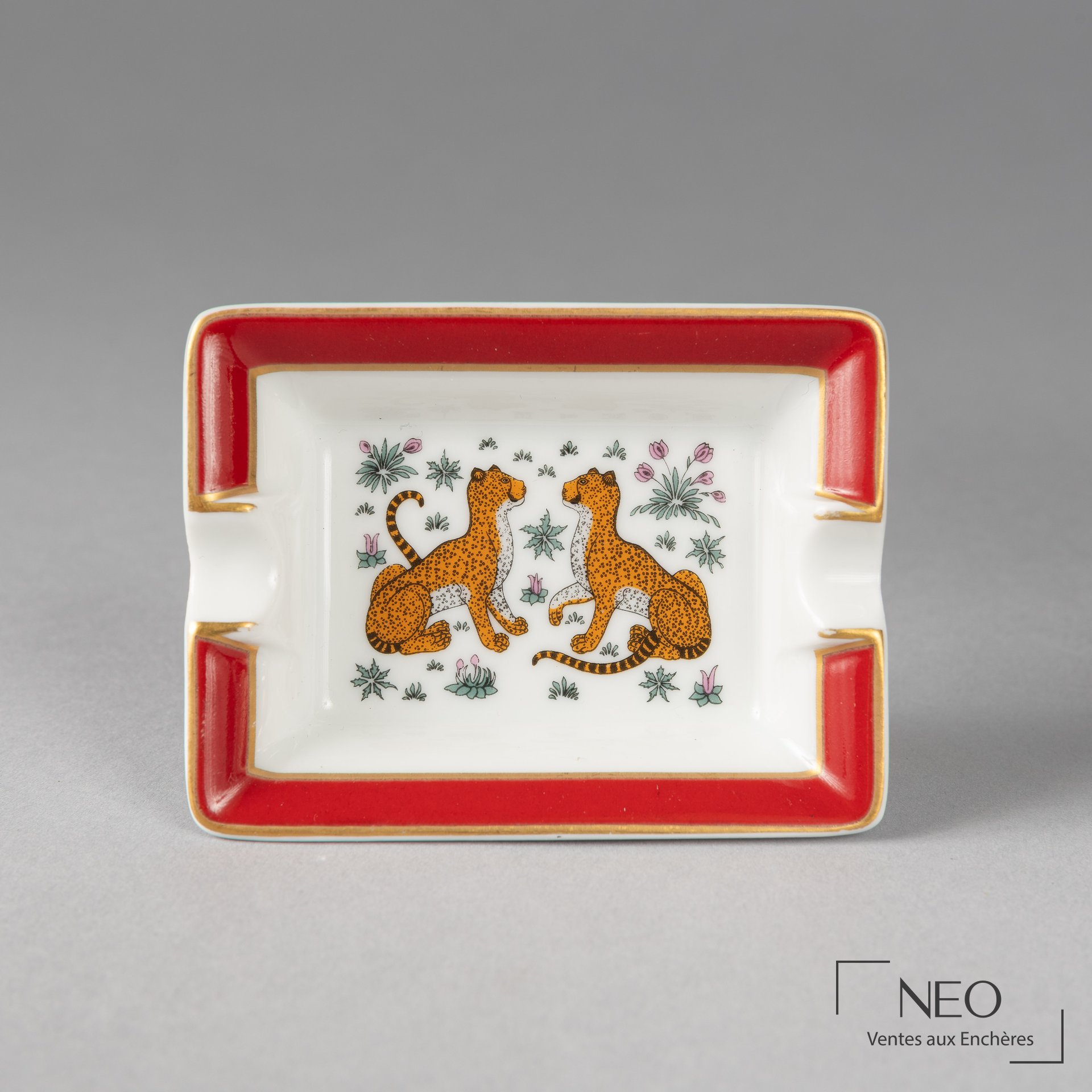 Hermès petit cendrier en porcelaine à décor de panthère
